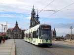 Dresden: Straenbahnlinie 9 nach Kaditz Riegelplatz nahe der Haltestelle Theaterplatz.(18.8.2010)