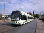 Dresden: Straenbahnlinie 9 nach Kaditz Riegelplatz nahe der Haltestelle Theaterplatz.(18.8.2010)
