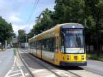 Dresden: Straenbahnlinie 7 nach Weixdorf an der Haltestelle uere Neustadt Staufenbergallee.(18.8.2010)