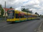 Dresden: Stra�enbahnlinie 11 nach Zschertnitz an der Haltestelle B�hlau Ullersdorfer Platz.(18.8.2010)