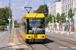 DRESDEN, 08.09.2010, Straßenbahnlinie 10 bei der Einfahrt in die Haltestelle Hauptbahnhof