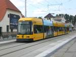 Dresden: Straenbahnlinie 10 nach Striesen Ludwig-Hartmann-Strae an der Haltestelle Messe Dresden.(27.7.2011)