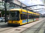 Dresden: Straenbahnlinie 2 nach Gorbitz Betriebshof an der Haltestelle Postplatz.(28.7.2011)