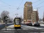 28xx am 11.02.12 am Albertplatz mit dem alten Verkehrsbetriebe-Hochhaus