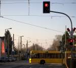 Selten, da die Busausfahrt durch ein Andreaskreuz mit Haltlicht gedeckt ist.