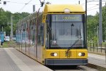 Der Wagen Nr.2817 fhrt hier gerade in die Haltestelle  Straburger Platz  ein.

Tram Dresden, 09.08.2013.