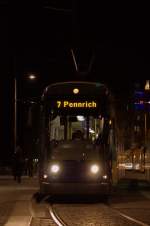 Nach Pennrich fhrt dieser NGT6DD, die blaue Lackierung (oder Folie) verlangt von der Kamera mehr......30.10.2013  19:21 Uhr