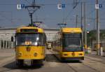 Dresdner Straßenbahnnetz  tatrafrei  hieß es vor einiger Zeit , nun sind wieder einige im Linienbetrieb im Einsatz, in der  Kombination : TW+TW+TW.
Straßenbahnhof Trachenberger Str. 25.04.2014  13:43 Uhr.Aufgenommen vom Zustieg zur 
Museumsstaßenbahn.