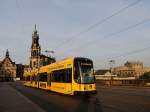 2604 als Linie8 nach Hellerau auf der Augustusbrücke zu DRESDEN; 140610