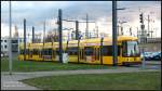 Eine der 7-teiligen Straenbahnen (Wagen 2706) in den Unternehmensfarben mit Teilwerbung am Dresdner Hbf. Dresden, 06.01.07