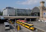 T4D 224 269 + 224 255 als  Studentenshuttle  der Verstärkerlinie E3 in der Haltestelle Hauptbahnhof. (12.06.2015)