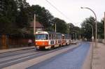 Als Linie 5 nach Coswig ist ein Tatra-Zug der Dresdner Straßenbahn Anfang Mai 1993 in Radebeul unterwegs