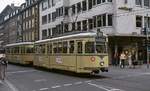 Anfang der 1980er Jahre fährt Tw 2103 auf der Hunsrückenstraße in Richtung Holthausen.