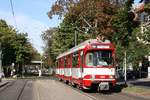 Vor knapp 10 Jahren noch tägliches Stadtbild in Düsseldorf: DüWag GT8SU im roten Farbkleid.