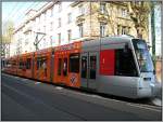 Der Rheinbahn-Tw 3309 (mit Fanta-Werbung) ist am 04.05.2008 auf der Linie 703 unterwegs, fhrt dabei aber wegen einer Veranstaltung nicht auf der sonst blichen Route. Hier hlt der Tw nach Verlassen der Haltestelle am Hauptbahnhof kurz vor der Haltestelle am Mintrop-Platz. Dieses tunneltaugliche Niederflur-Fahrzeug gehrt zu dem neuen Typ NF8U, der in gut 7 Jahre auf der zur Zeit im Bau befindlichen, zum grten Teil unterirdisch verlaufenden  Wehrhahnlinie  eingesetzt werden soll. Im Jahr 2007 hat dieser Fahrzeugtyp die internationale Design-Auszeichnung „iF Product Design Award“ in der Kategorie  Transportation  gewonnen.