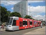 Der Rheinbahn-Tw 3305 (mit Werbung fr Air Berlin) ist am 21.06.2008 auf der Linie 715 unterwegs und steht an der Haltestelle Jan-Wellem-Platz in Dsseldorf.