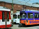 Vor dem Betriebshof Am Steinberg geben sich die GT8S 3038, 3048 und 3055 ein Stelldichein (27. Mai 2005). Die Tage dieser eleganten Fahrzeuge, die den bergang vom Straenbahn- zum Stadtbahnwagen markieren, neigen sich leider allmhlich dem Ende zu.
