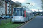 Nachschuß auf den Straßenbahnzug 3373 der Rheinbahn als Linie 715 in Richtung Innenstadt fahrend am Kuthsweg zu sehen ist.