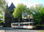 Manchmal ist es gut, dass man die kleine digitale immer in der Tasche hat, so z. B. am 15.04.2014, als der Rheinbahn-Museumstriebwagen 2432 am Neusser Obertor vorbeifuhr, während ich auf den Bus nach Hause wartete