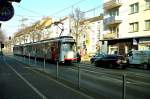 Am Mittag des 6.2.2015 kommt der TW 3226 der Rheinbahn als U 75 nach Düsseldorf-Eller Vennhauser Allee unterwegs. Hier ist der Zug auf der Reisholzer Straße zu sehen. 