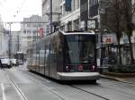 Mit Huawai Werbung beklebt fuhr der NF8U 2014 über die Jakobistraße in Düsseldorf. 
Seit dem 21.2 der Eröffnung der Wehrhahn Linie verkehrt hier nichts mehr oberirdisch.

Düsseldorf 19.02.2016