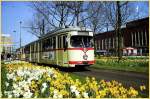 Tw 2418 + Bw 1667 vor dem Hauptbahnhof (3. April 2002)