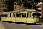 Düwag-Sechsachser 2501 der Rheinbahn auf Stadtrundfahrt vor dem Neusser Obertor am 17.7.21. Der sonst übliche Wagen 954 genügte wohl den Abstandsregeln bei wachsender Inzidenzzahl nicht.