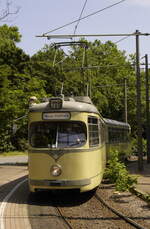 Rheinbahn-Sechsachser 2501 in der Wendeschleife Neuss Stadthalle, 17.7.21.