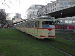 Ein DUEWAG-Einrichtungs-GT8 der Rheinbahn auf dem Jan-Wellem-Platz in Dsseldorf am 2.