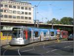Der Rheinbahn-Tw 3302, eingesetzt auf der Linie 703, fhrt am 19.05.2009 vo Jan-Wellem-Platz kommend in die Schadowstrae ein.
