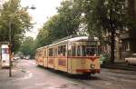 Um 1979 hält der Tw 2151 der Rheinbahn als Linie 6 an der Haltestelle Merowingerplatz.