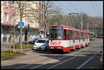 Tram 1014 der DVG ist am 23.3.2022 am Beginn der Strecke am Bahnhof Dinslaken gestartet und ist hier in Richtung Duisburg auf der Friedrich Ebert Straße in Dinslaken unterwegs.
