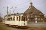 Zweiachs - Triebwagen 1193 - x 193 - der DVG bei einer Sonderfahrt am 21.4.1985 biem Bahnhof Alt - Hamborn