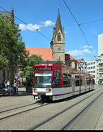 Duewag/Siemens MGT6D, Wagen 601, der Erfurter Verkehrsbetriebe AG (SWE EVAG) als Linie 1 von Europaplatz nach Thüringenhalle erreicht die Haltestelle Anger Gleis 2 an der Kaufmannskirche St.