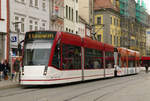 15. Oktober 2012, Erfurter Verkehrsbetriebe, Combino classic Nummer 713 und Combino advanced 707 auf der Linie 1.  