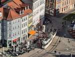 EVAG 3 und der Cabriowagen 275 pendelten am 04.10.2020 zum verkaufsoffenen Sonntag in Erfurt kostenlos zwischen Domplatz und Brhler Garten. Hier verlsst das Gespann gerade die Wendeschleife am Domplatz, whrend ich mit meinem Sohn im Riesenrad sa.