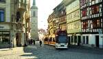 EVAG Erfurt__ Tw 611 [MGT6DE; Duewag 1998] biegt vom Domplatz in die Marktstra�e ein.__04-2000