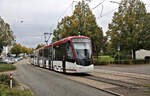 TW 811 Gliederzug der EVAG ist hier am 2.10.2026 in Erfurt auf der Windhorststra�e um 15.46 Uhr in Richtung Stadtmitte unterwegs.