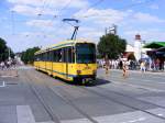 Ein DUEWAG-M8 der EVAG auf der Hobeisenbrcke in Essen, 18.