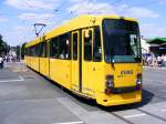 Ein DUEWAG-M8C der EVAG auf der Hobeisenbrcke in Essen, 18. Juli 2010.