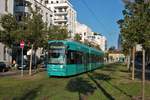 VGF Bombardier S-Wagen 222 am 07.09.20 als Linie 17 an der Leonardo da Vinci Allee