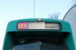 Zugzielanzeige am VGF Düwag Pt Wagen 720 als IE1 Impfexpress am 19.12.21 in Frankfurt am Main Höchst