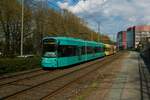 VGF Bombardier Flexity Classic S-Wagen 210+2xx am 10.04.22 in Frankfurt als Stadionverkehr auf der Linie 20