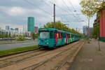 VGF Düwag Pt-Wagen 727+7xx am 23.04.22 in Frankfurt als Linie 20 im Stadtionverkehr