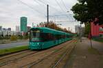 VGF Bombardier Flexity Classic S-Wagen 256+2xx als Stadionlinie 20 Doppeltraktion am 24.09.22 in Frankfurt am Main