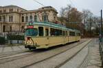 VGF Düwag O-Wagen 111 am 04.12.22 in Frankfurt am Main als Weihnachtsmarkt Tram