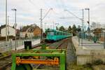 VGF Düwag Pt-Wagen am 07.01.23 mit dem Wagen 727 bei einer Sonderfahrt in Bad Homburg Gonzenheim vom Bahnsteig aus fotografiert