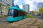 VGF Straßenbahn Frankfurt Alstom Citadis SX05 T-Wagen 307 am 11.04.23 in Frankfurt auf der Linie 17