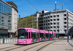 Frankfurt / Main  VGF Typ S 242 als Linie 11, Willy Brandt Platzz, 03.05.2023 