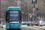 Meine erste Begegnung - 

... mit der neuen Frankfurter Straßenbahntyp T30, hier Wagen 313. So gesehen an der Haltestelle Galluswarte; interessant auch das Ampel- und Schilderchaos rechts.

21.03.2024 (M) 